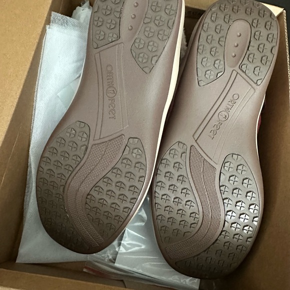 Women's Burgundy Ankle Booties - Picture 5 of 5